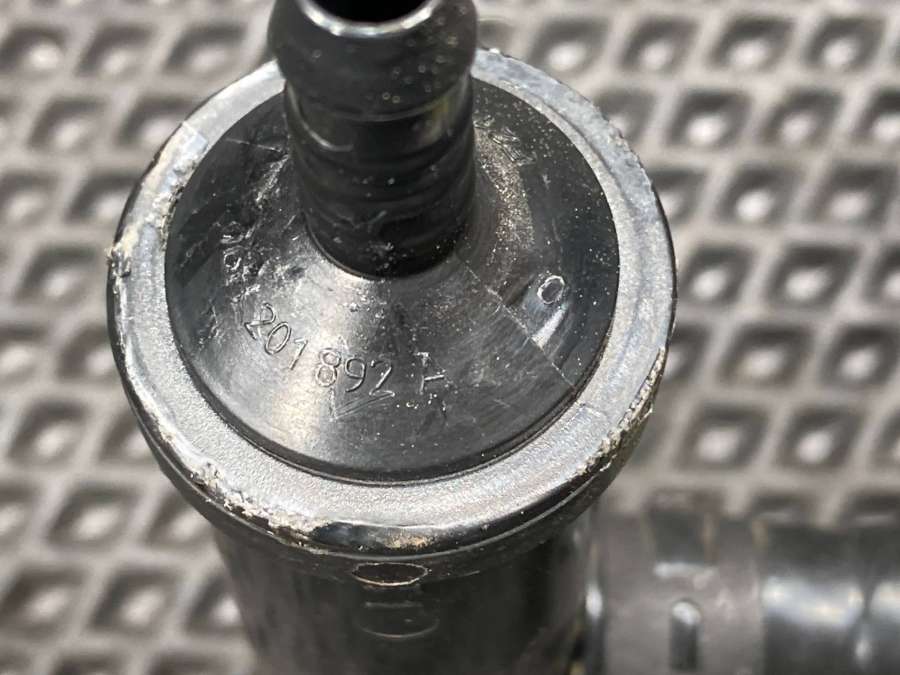 06H201892A06H906517S Клапан вакуумный  Audi Q7 4M 2018г. | Фото № 9  06H201892A06H906517S Клапан вакуумный  Audi Q7 4M 2018г. - Фото 9