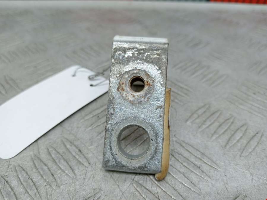 Петля двери передней левой Audi A3 8P (2003-2013) Хетчбэк 3дв. 2009г. | Фото № 3 Петля двери передней левой Audi A3 8P (2003-2013) Хетчбэк 3дв. 2009г. - Фото 3