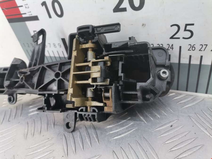 Ручка двери наружная задняя правая BMW 1-Series (E81/E82/E87/E88) (2004-2014) Хетчбэк 5дв 2006г. | Фото № 5 Ручка двери наружная задняя правая BMW 1-Series (E81/E82/E87/E88) (2004-2014) Хетчбэк 5дв 2006г. - Фото 5