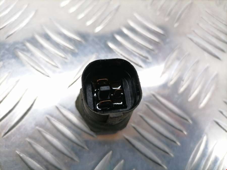 1J0359481A Датчик температуры охлаждающей жидкости Volkswagen Golf 4 (1997-2004) Хетчбэк 3дв. 2002г. | Фото № 3 1J0359481A Датчик температуры охлаждающей жидкости Volkswagen Golf 4 (1997-2004) Хетчбэк 3дв. 2002г. - Фото 3