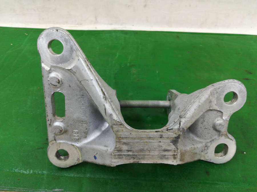 13377310 Кронштейн балки правый Buick Envision внедорожник 5 дв. 2019г. | Фото № 3 13377310 Кронштейн балки правый Buick Envision внедорожник 5 дв. 2019г. - Фото 3