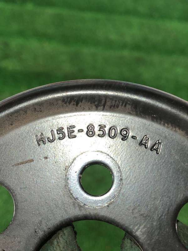 HJ5E-8509-AA Шкив помпы  Ford Mustang 2019г. | Фото № 3  HJ5E-8509-AA Шкив помпы  Ford Mustang 2019г. - Фото 3
