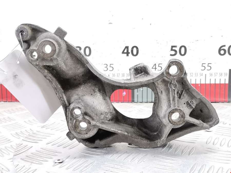 9658199180 Кронштейн генератора Citroen Xsara Picasso (1999-2012) Минивэн 2010г. | Фото № 3 9658199180 Кронштейн генератора Citroen Xsara Picasso (1999-2012) Минивэн 2010г. - Фото 3