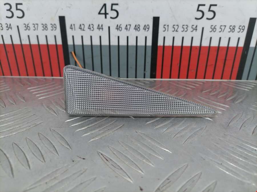 8200027150 Повторитель указателя поворота левый Renault Scenic 2 (2003-2009) Минивэн 2005г. | Фото № 1 8200027150 Повторитель указателя поворота левый Renault Scenic 2 (2003-2009) Минивэн 2005г. - Фото 1