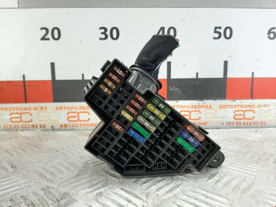 Блок предохранителей Volkswagen Golf 6 (2007-2012) Хетчбэк 5дв. 2009г. | Фото № 1 Блок предохранителей Volkswagen Golf 6 (2007-2012) Хетчбэк 5дв. 2009г. - Фото 1