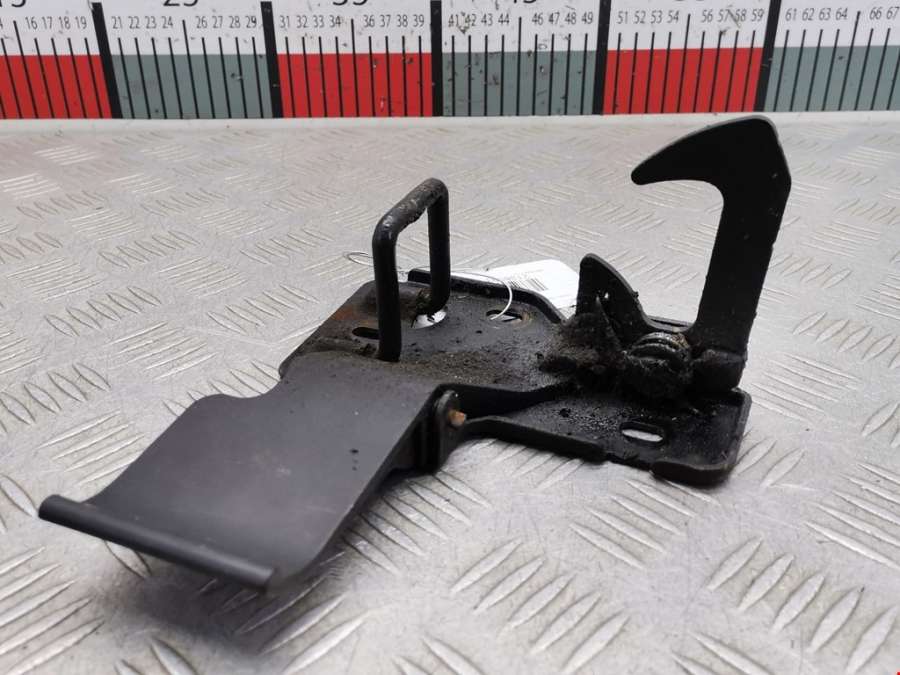 Замок капота Seat Ibiza 3 (2002-2008) Хетчбэк 3дв. 2004г. | Фото № 1 Замок капота Seat Ibiza 3 (2002-2008) Хетчбэк 3дв. 2004г. - Фото 1