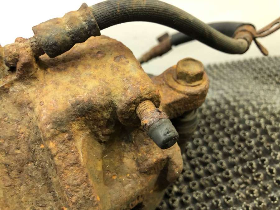 Суппорт передний левый Kia Sorento внедорожник 2005г. | Фото № 1 Суппорт передний левый Kia Sorento внедорожник 2005г. - Фото 1