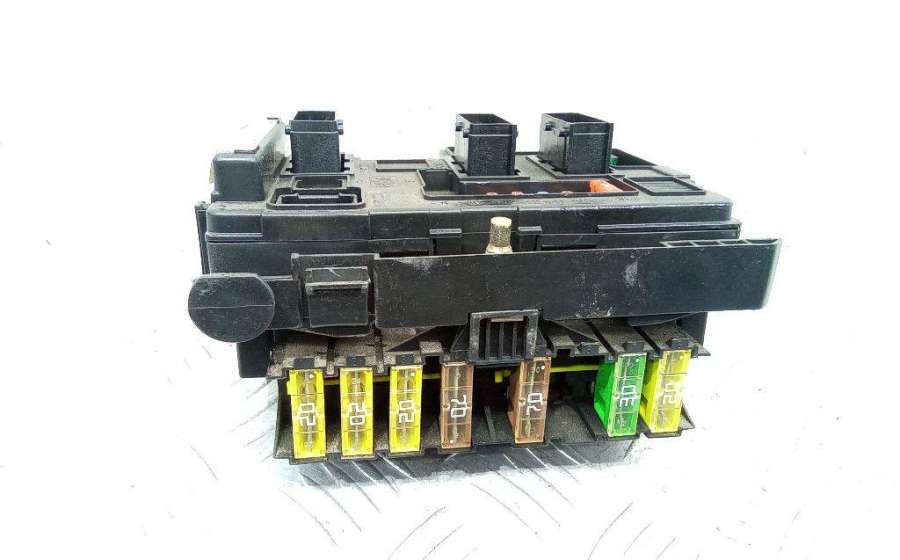 9650618480 Блок предохранителей  Peugeot 206 2004г. | Фото № 4  9650618480 Блок предохранителей  Peugeot 206 2004г. - Фото 4