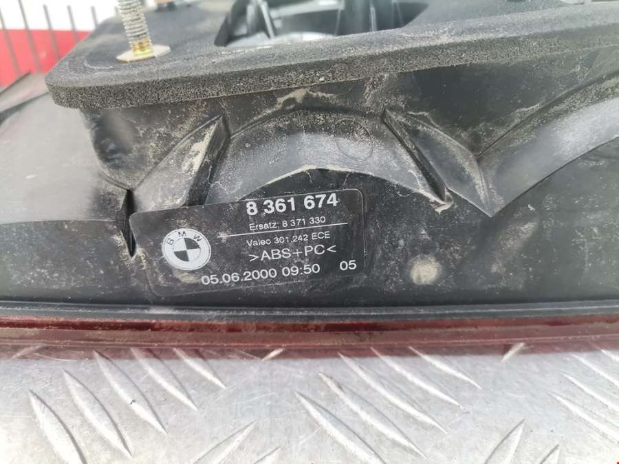 8361674 Фонарь крышки багажника правый BMW 5-Series (E39) (1995-2004) Универсал 2000г. | Фото № 4 8361674 Фонарь крышки багажника правый BMW 5-Series (E39) (1995-2004) Универсал 2000г. - Фото 4
