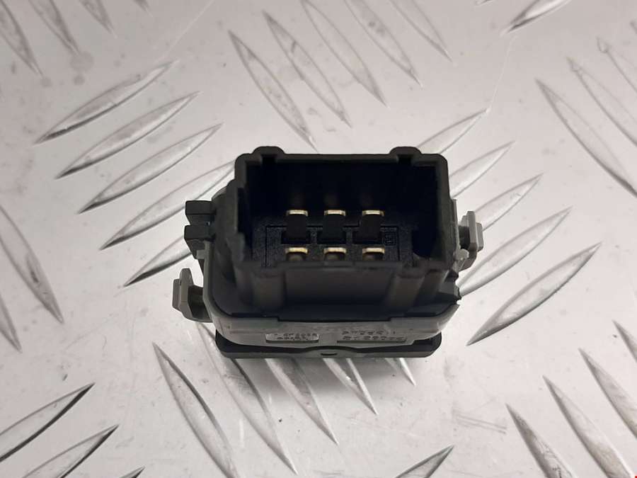 179029A Кнопка центрального замка Renault Laguna 2 (2000-2007) Универсал 2007г. | Фото № 3 179029A Кнопка центрального замка Renault Laguna 2 (2000-2007) Универсал 2007г. - Фото 3