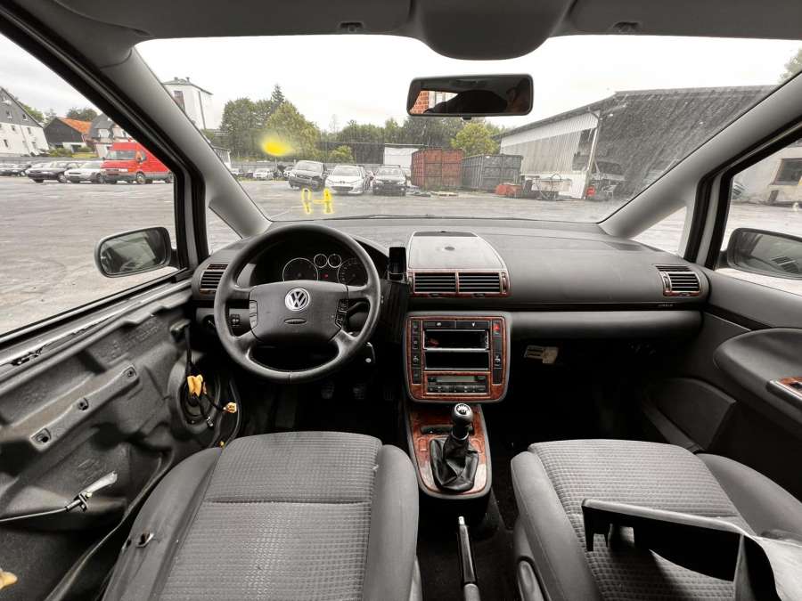 Петля крышки (двери) багажника Volkswagen Sharan 1 (1995-2010) Минивэн 2002г. | Фото № 6 Петля крышки (двери) багажника Volkswagen Sharan 1 (1995-2010) Минивэн 2002г. - Фото 6