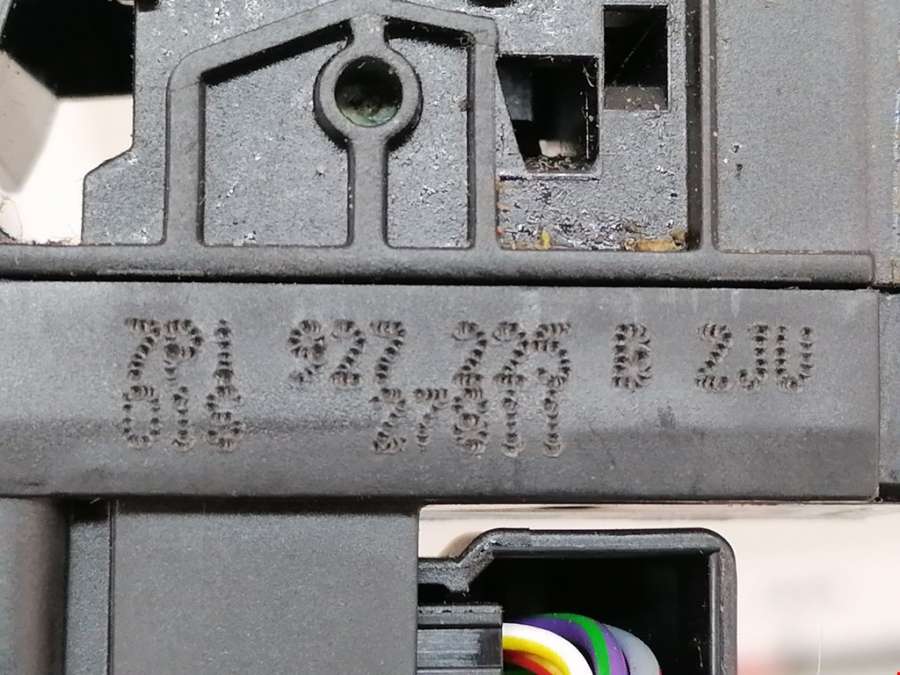 7P1927225 Кнопка ручного тормоза  Volkswagen Touareg 2 (2010-2018) Внедорожник 2012г. | Фото № 4  7P1927225 Кнопка ручного тормоза  Volkswagen Touareg 2 (2010-2018) Внедорожник 2012г. - Фото 4