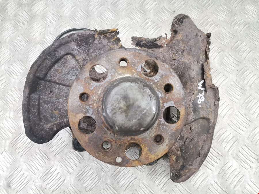 Ступица (кулак цапфа) передняя правая Mercedes CLK-Class (W209) (2002-2010) Купе 2004г. | Фото № 1 Ступица (кулак цапфа) передняя правая Mercedes CLK-Class (W209) (2002-2010) Купе 2004г. - Фото 1