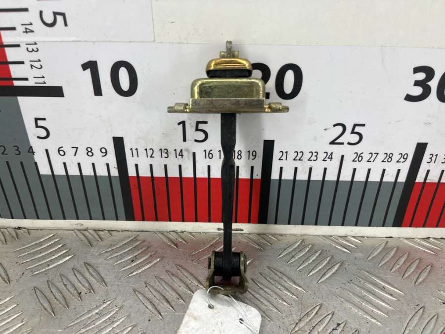 Ограничитель открывания двери Nissan Primera P12 (2001-2008) Универсал 2003г. | Фото № 3 Ограничитель открывания двери Nissan Primera P12 (2001-2008) Универсал 2003г. - Фото 3