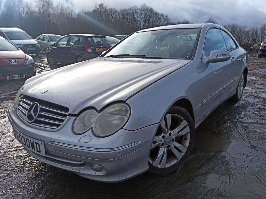 Петля капота правая Mercedes CLK-Class (W209) (2002-2010) Купе 2003г. | Фото № 11 Петля капота правая Mercedes CLK-Class (W209) (2002-2010) Купе 2003г. - Фото 11