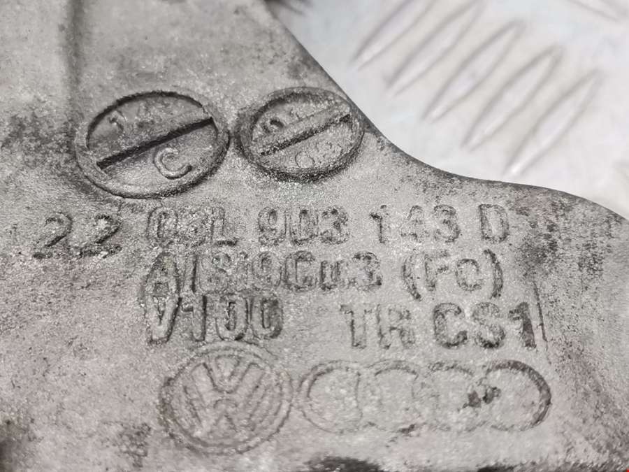 03L903143D Кронштейн генератора Audi A3 8P (2003-2013) Хетчбэк 5дв. 2009г. | Фото № 7 03L903143D Кронштейн генератора Audi A3 8P (2003-2013) Хетчбэк 5дв. 2009г. - Фото 7