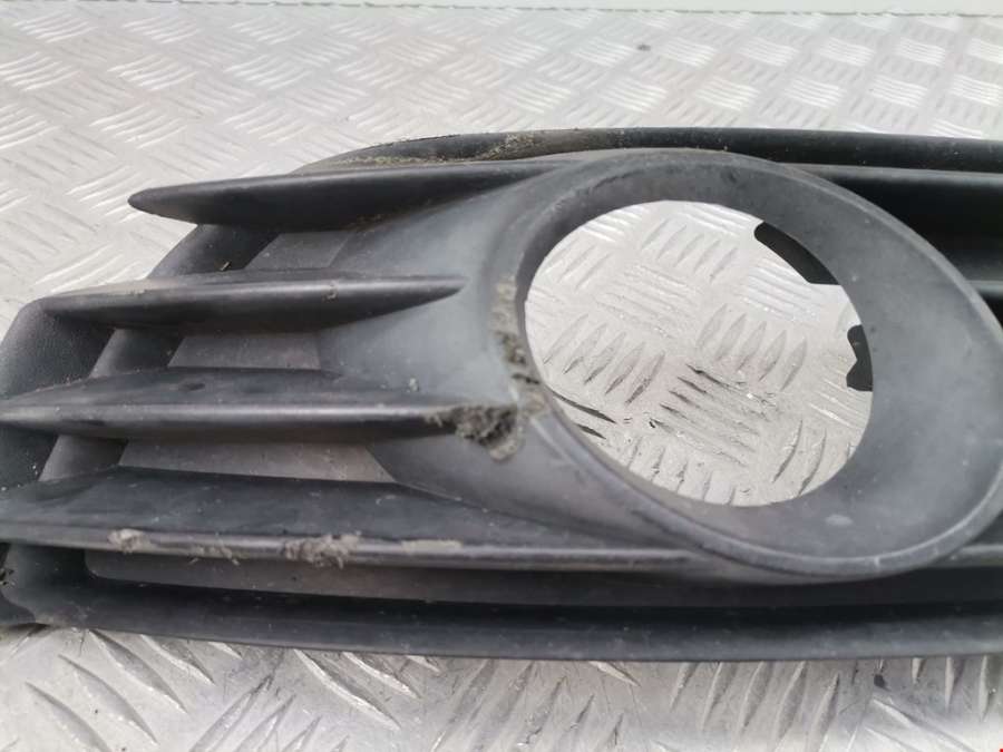 3B0853665H Решетка (заглушка) в бампер левая Volkswagen Passat 5 GP (2000-2005) Универсал 2004г. | Фото № 5 3B0853665H Решетка (заглушка) в бампер левая Volkswagen Passat 5 GP (2000-2005) Универсал 2004г. - Фото 5