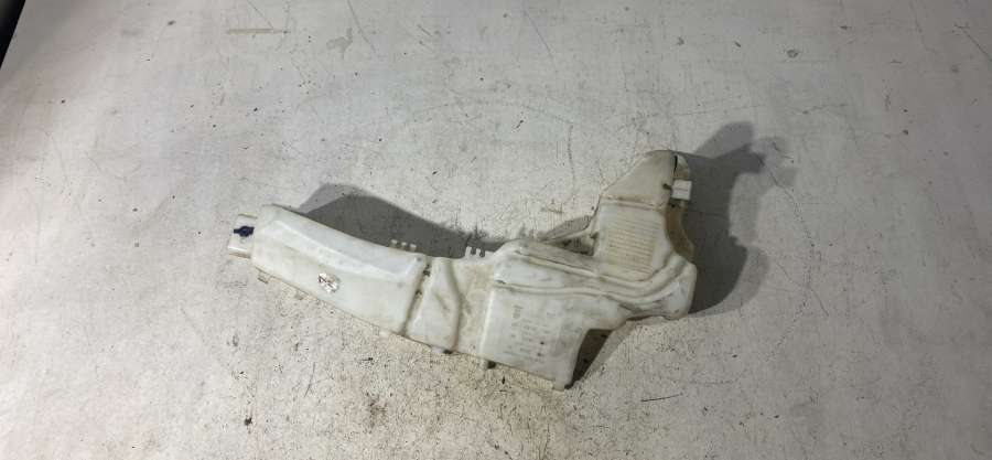 4M5113K163AE Бачок омывателя  Ford Focus 2 универсал 2005г. | Фото № 3  4M5113K163AE Бачок омывателя  Ford Focus 2 универсал 2005г. - Фото 3