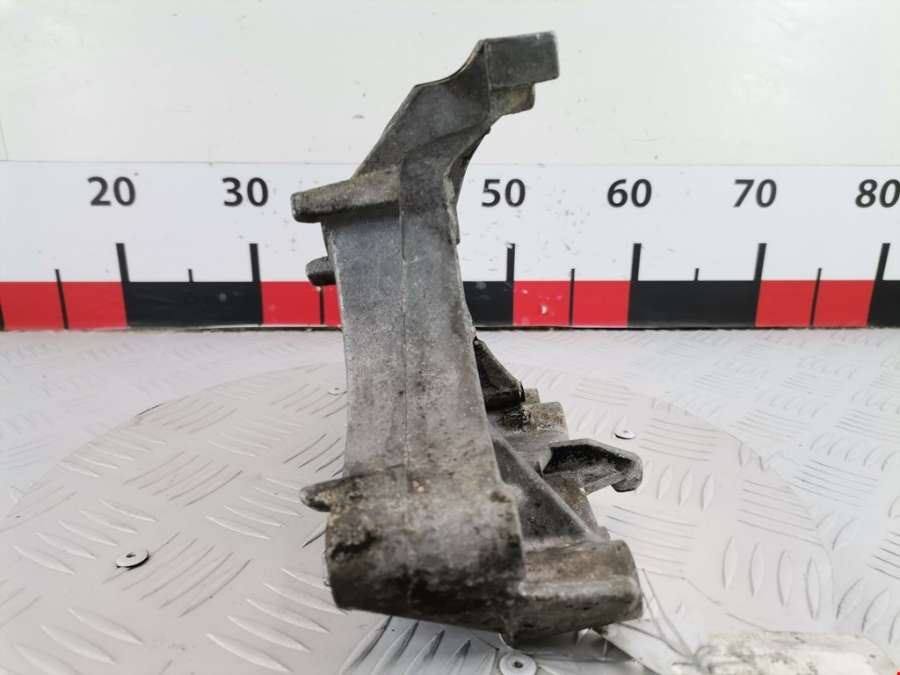 4283602 Кронштейн кондиционера Saab 900 (NG) (1993-1998) Седан 1996г. | Фото № 4 4283602 Кронштейн кондиционера Saab 900 (NG) (1993-1998) Седан 1996г. - Фото 4