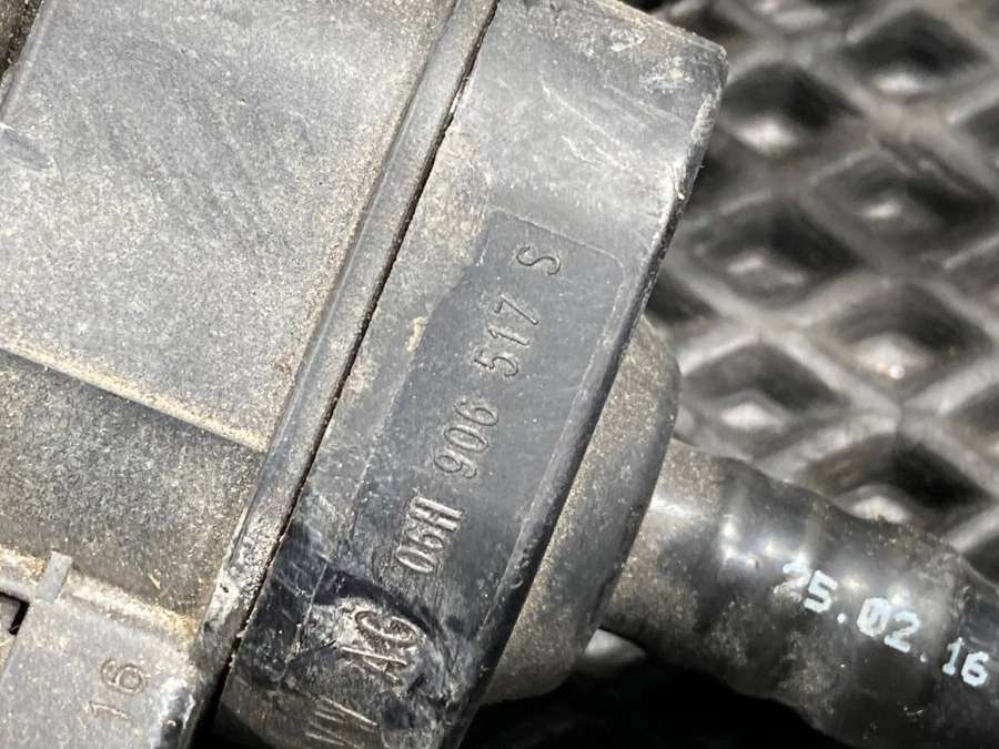 06H201892A06H906517S Клапан вакуумный  Audi Q7 4M 2018г. | Фото № 7  06H201892A06H906517S Клапан вакуумный  Audi Q7 4M 2018г. - Фото 7