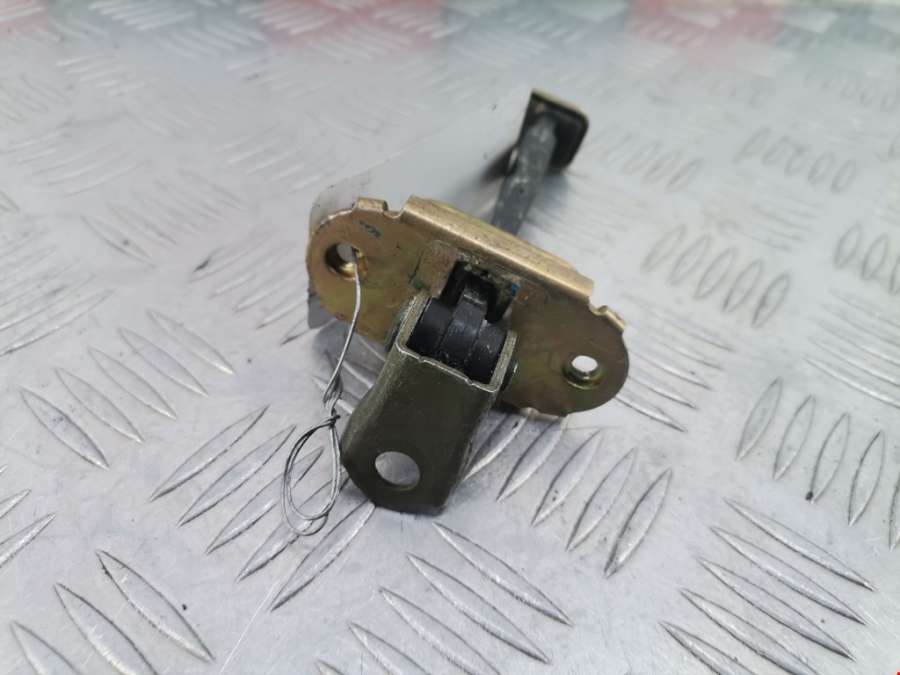 Ограничитель открывания двери передней Nissan Primera P12 (2001-2008) Универсал 2005г. | Фото № 2 Ограничитель открывания двери передней Nissan Primera P12 (2001-2008) Универсал 2005г. - Фото 2