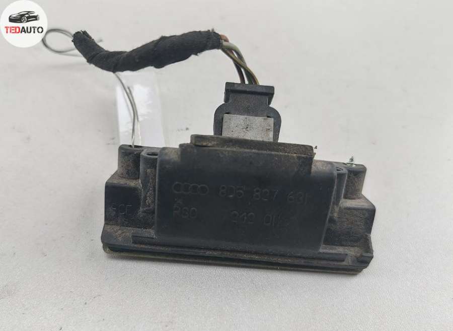 8D0943021 Подсветка номера  Audi A4 B5 (1994-2001) Седан 1995г. | Фото № 2  8D0943021 Подсветка номера  Audi A4 B5 (1994-2001) Седан 1995г. - Фото 2