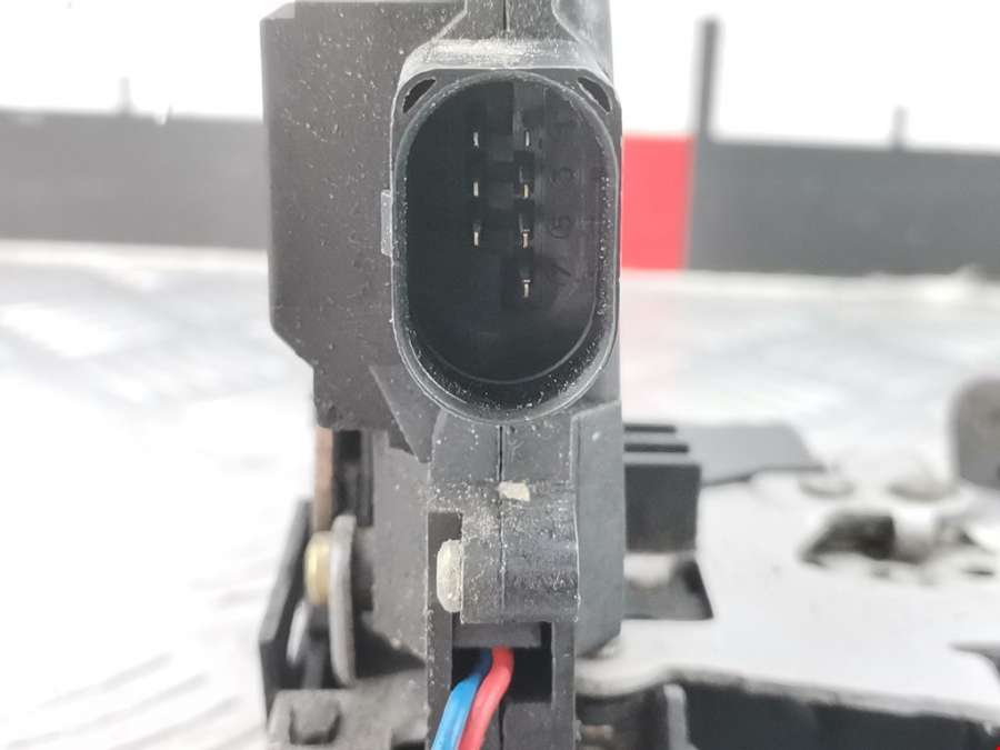 4B0839015D Замок двери задней левой Audi A6 C5 (1997-2005) Универсал 2004г. | Фото № 4 4B0839015D Замок двери задней левой Audi A6 C5 (1997-2005) Универсал 2004г. - Фото 4