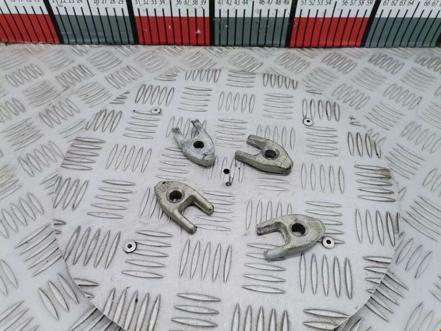 Крепление форсунки Renault Laguna 3 (2007-2010) Хетчбэк 5дв. 2008г. | Фото № 1 Крепление форсунки Renault Laguna 3 (2007-2010) Хетчбэк 5дв. 2008г. - Фото 1