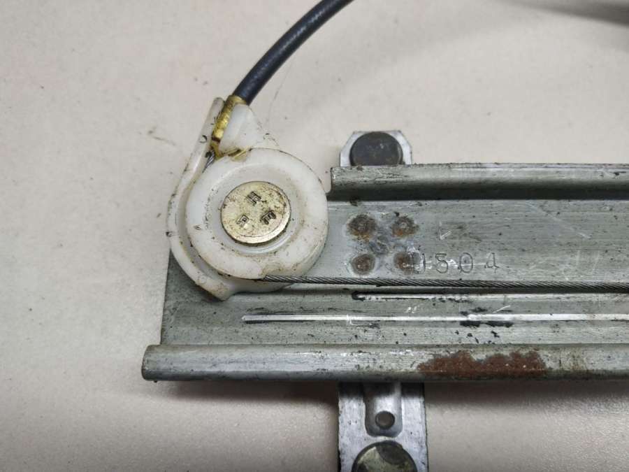 Стеклоподъемник электрический задний правый  Hyundai Sonata Y3 1995г. | Фото № 4   Стеклоподъемник электрический задний правый  Hyundai Sonata Y3 1995г. - Фото 4