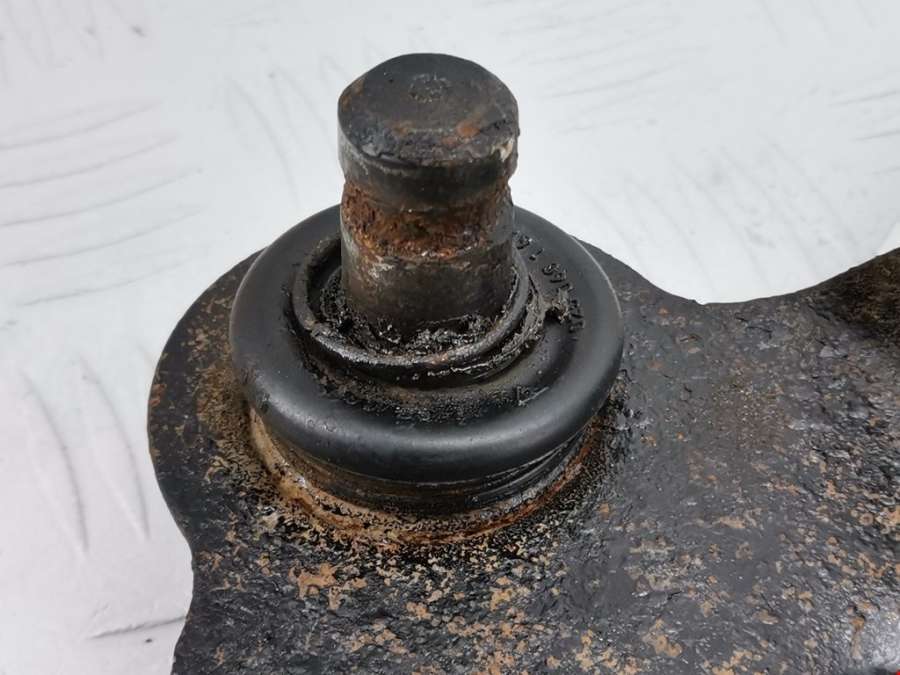 Рычаг передний левый Renault Megane 2 (2002-2009) Универсал 2006г. | Фото № 4 Рычаг передний левый Renault Megane 2 (2002-2009) Универсал 2006г. - Фото 4