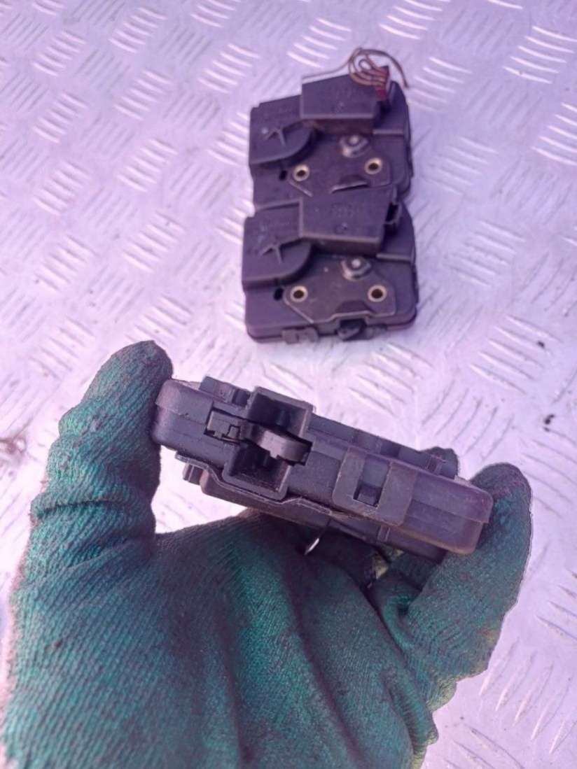 8218849 Замок стекла двери багажника BMW 5 E60/E61 Универсал 2007г. | Фото № 2 8218849 Замок стекла двери багажника BMW 5 E60/E61 Универсал 2007г. - Фото 2