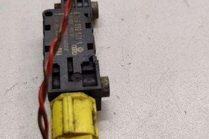 8E0959651A Датчик удара Audi A4 B7 (2004-2008) 2004г. | Фото № 1 8E0959651A Датчик удара Audi A4 B7 (2004-2008) 2004г. - Фото 1