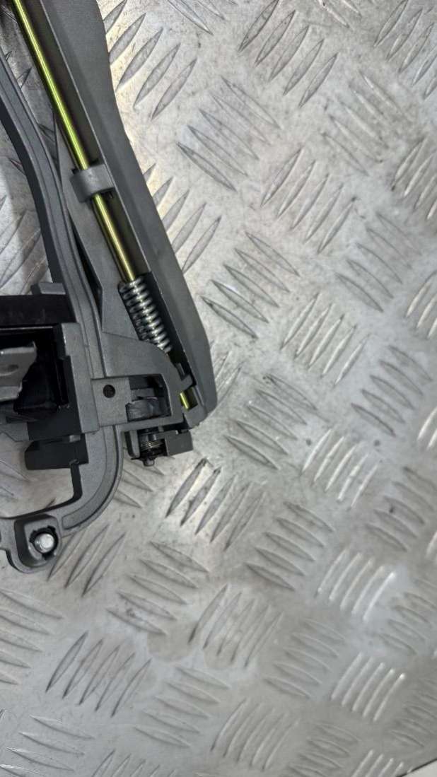 51218243616 Скелет ручки наружной передней правой BMW X5 E53 2005г. | Фото № 3 51218243616 Скелет ручки наружной передней правой BMW X5 E53 2005г. - Фото 3