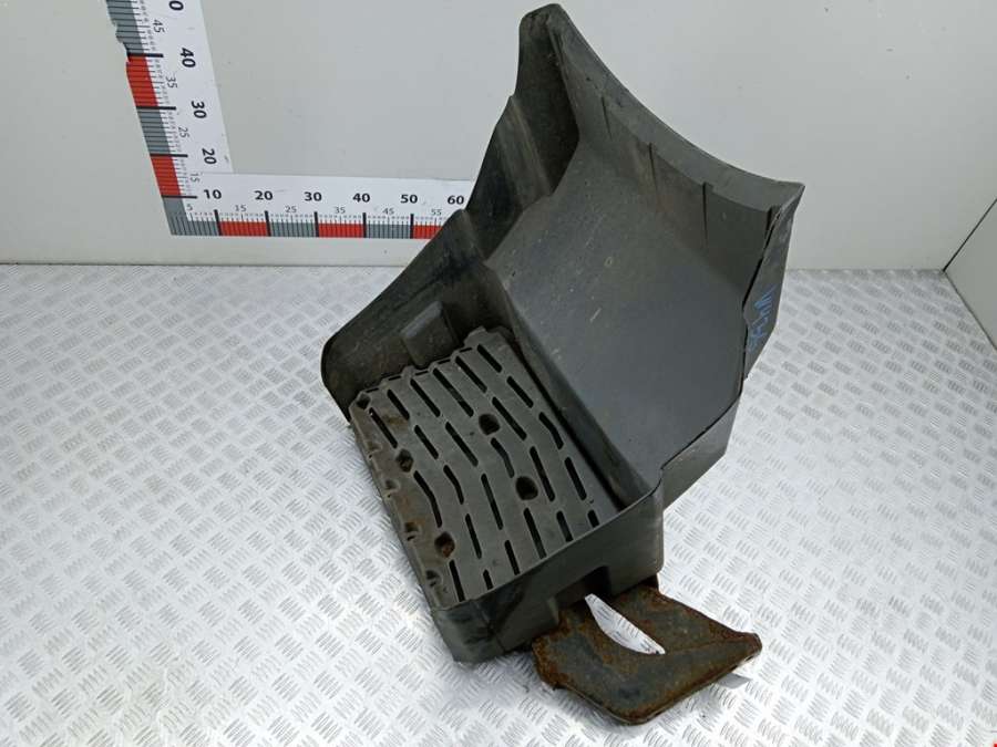 Подкрылок (защита крыла) передний правый Mercedes Atego 1 (1998-2004) Грузовой 2002г. | Фото № 3 Подкрылок (защита крыла) передний правый Mercedes Atego 1 (1998-2004) Грузовой 2002г. - Фото 3