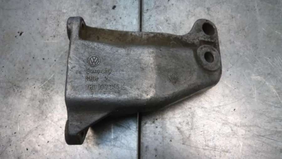 1H0199354E Кронштейн двигателя Seat Ibiza 1 поколение 1992г. | Фото № 3 1H0199354E Кронштейн двигателя Seat Ibiza 1 поколение 1992г. - Фото 3