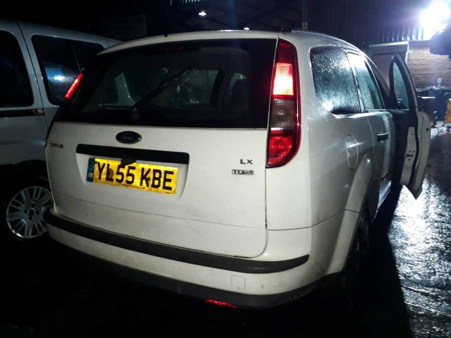 Крышка масляного фильтра Ford Focus 2 (2004-2011) Универсал 2006г. | Фото № 7 Крышка масляного фильтра Ford Focus 2 (2004-2011) Универсал 2006г. - Фото 7