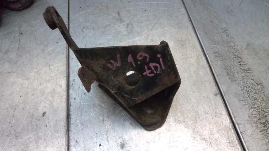 1H0199273B Кронштейн двигателя Volkswagen Golf 3 поколение 1994г. | Фото № 3 1H0199273B Кронштейн двигателя Volkswagen Golf 3 поколение 1994г. - Фото 3