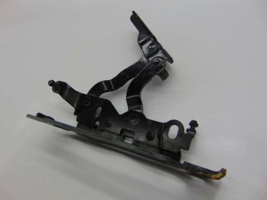 A2048800728 Петля капота левая  Mercedes E W212 2012г. | Фото № 12  A2048800728 Петля капота левая  Mercedes E W212 2012г. - Фото 12