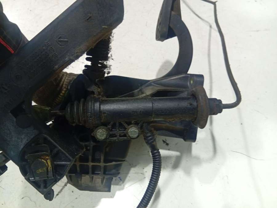 Педальный узел Mercedes Sprinter W901-905 2000г. | Фото № 2 Педальный узел Mercedes Sprinter W901-905 2000г. - Фото 2