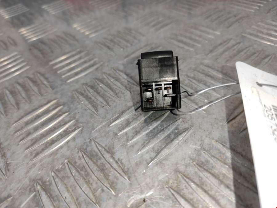 Кнопка стеклоподъемника Volkswagen Passat 5 GP (2000-2005) Универсал 2004г. | Фото № 3 Кнопка стеклоподъемника Volkswagen Passat 5 GP (2000-2005) Универсал 2004г. - Фото 3