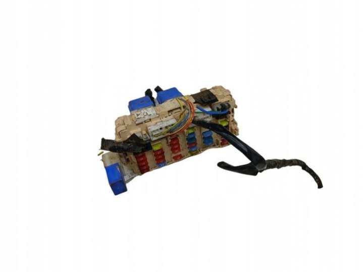 2523079981 Блок предохранителей Nissan Patrol Y61 (1997-2004) 1997г. | Фото № 1 2523079981 Блок предохранителей Nissan Patrol Y61 (1997-2004) 1997г. - Фото 1