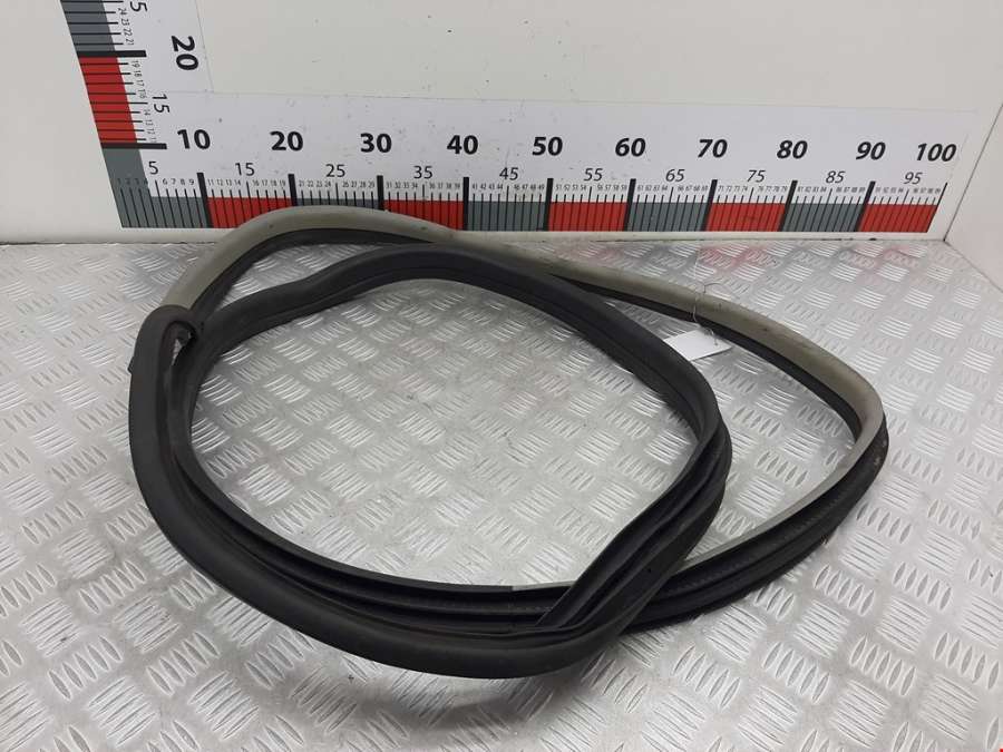 13170856 Уплотнитель двери Opel Astra H (2004-2014) Универсал 2005г. | Фото № 1 13170856 Уплотнитель двери Opel Astra H (2004-2014) Универсал 2005г. - Фото 1