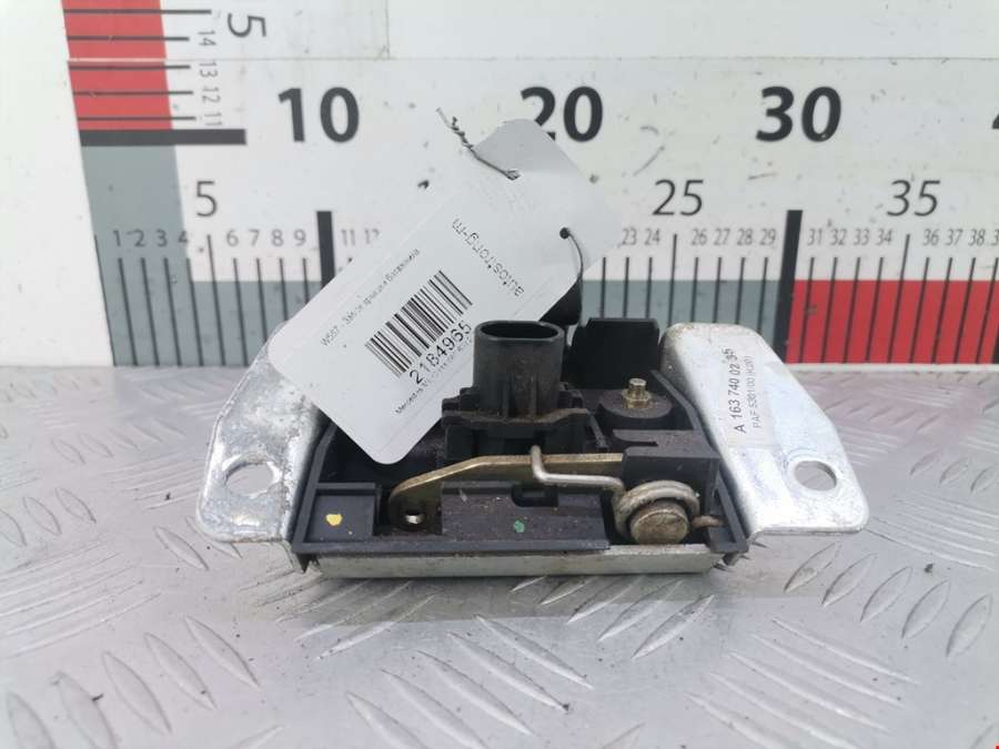 A1637400235 Замок крышки багажника Mercedes ML-Class (W163) (1997-2005) Внедорожник 5дв. 2002г. | Фото № 2 A1637400235 Замок крышки багажника Mercedes ML-Class (W163) (1997-2005) Внедорожник 5дв. 2002г. - Фото 2