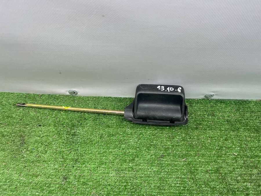 Ручка внутренняя сдвижной двери правой  Volkswagen Caddy 3 2005г. | Фото № 4   Ручка внутренняя сдвижной двери правой  Volkswagen Caddy 3 2005г. - Фото 4