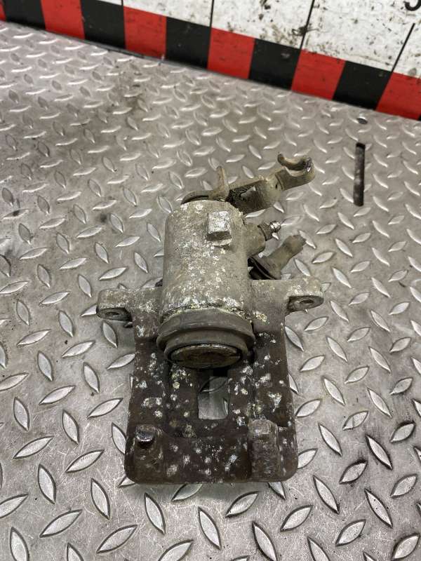 Суппорт задний правый Volkswagen Golf 2006г. | Фото № 1 Суппорт задний правый Volkswagen Golf 2006г. - Фото 1