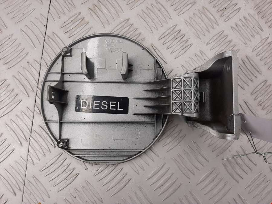 695102B000 Лючок бензобака Hyundai Santa Fe 2 (CM) (2005-2012) Внедорожник 5дв. 2006г. | Фото № 2 695102B000 Лючок бензобака Hyundai Santa Fe 2 (CM) (2005-2012) Внедорожник 5дв. 2006г. - Фото 2