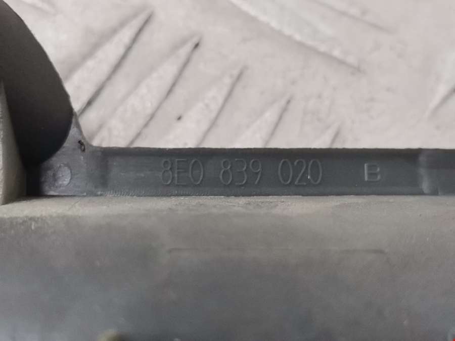 8E0839020 Ручка двери внутренняя задняя правая Audi A4 B6 (2000-2006) Седан 2002г. | Фото № 3 8E0839020 Ручка двери внутренняя задняя правая Audi A4 B6 (2000-2006) Седан 2002г. - Фото 3