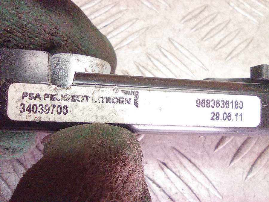 3403970634059892C9683636180 Механизм регулировки высоты ремня безопасности Peugeot 3008 2015г. | Фото № 3 3403970634059892C9683636180 Механизм регулировки высоты ремня безопасности Peugeot 3008 2015г. - Фото 3