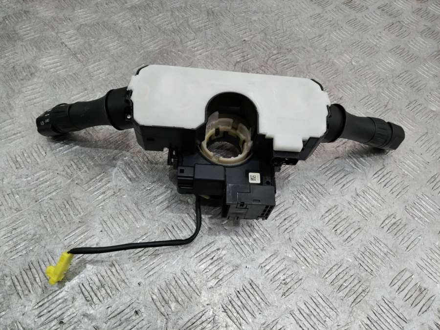 Переключатель подрулевой (стрекоза)  Nissan Juke 2014г. | Фото № 3   Переключатель подрулевой (стрекоза)  Nissan Juke 2014г. - Фото 3