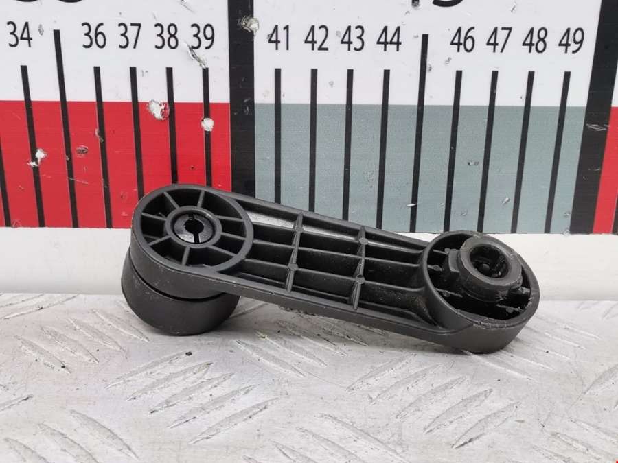 90247150 Ручка стеклоподъемника Opel Astra F (1991-1999) Хетчбэк 5дв. 1995г. | Фото № 2 90247150 Ручка стеклоподъемника Opel Astra F (1991-1999) Хетчбэк 5дв. 1995г. - Фото 2